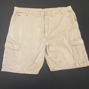 Wranglers Cargo Shorts 46 Light Tan XLNT Cond.​​​​​​​​​​​